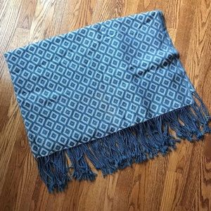 A & R Cashmere/Wool Blue Throw